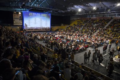 Kolosy Gdynia, widok widowni w Gdyni Arena podczas Ogólnopolskich Spotkań Podróżników, Żeglarzy i Alpinistów