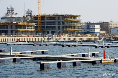 Nowa marina jachtowa, która powstaje obok Yacht Parku jest już blisko finalizacji prac, fot. Kamil Złoch