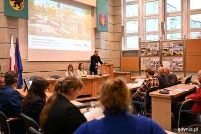 Dyskusja w gdyńskim magistracie trwała ponad dwie godziny, a jednym z najważniejszych tematów okazała się organizacja ruchu rowerowego w tunelach i na placach przy przystanku (fot. Waldemar Ulanowski)
