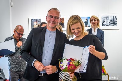 5 września w Ratuszu Staromiejskim w Gdańsku odbył się wernisaż wystawy oraz uroczystość wręczenia nagród XXIII Pomorskiego Konkursu Fotografii Prasowej Gdańsk Press Photo 2019 im. Zbigniewa Kosycarza. Na zdjęciu Michał Guć, wiceprezydent Gdyni i fotoreporterka Renata Dąbrowska wyróżniona Nagrodą Prezydenta Miasta Gdyni // fot. Dawid Linkowski
