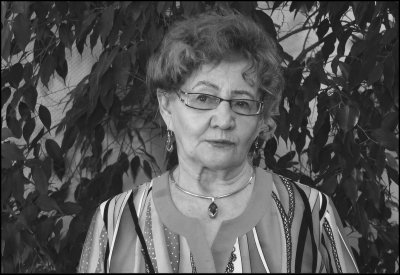 na zdjęciu Edyta sieracka-Zięba na tle roślin