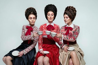 Już w czwartek w muzyczną podróż na Ukrainę i do Rosji widzów zabierze multiinstrumentalne trio Panivalkova, fot. facebook.com/panivalkova/