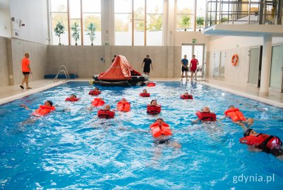 Szkolenie z indywidualnych technik ratunkowych w ramach akcji „Trenuj z wojskiem” na Akademii Marynarki Wojennej (fot. Paweł Budziński)