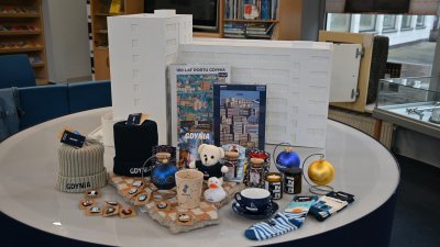 Pomysły na gwiazdkowe prezenty prosto z Gdyni, z Miejskiej Informacji Turystycznej (fot. Dorota Patzer)