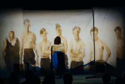 Jedna ze scen w spektaklu „Miasto moje '26” (fot. materiały Teatru BRO)