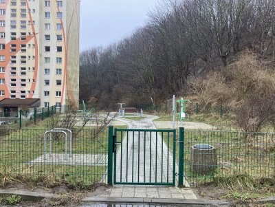 Siłownia plenerowa przy ul. Żelaznej (fot. materiały Wydziału Inwestycji Urzędu Miasta Gdyni)