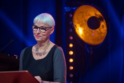 Przewodnicząca Rady Miasta Gdyni Joanna Zielińska w czasie uroczystej sesji RM w Szkole Muzycznej I i II stopnia im. Zygmunta Noskowskiego w Gdyni. Fot. Anna Rezulak.