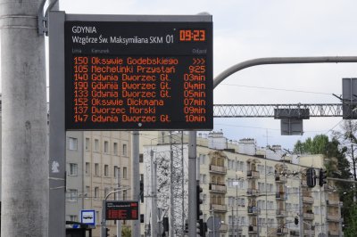 Zmodernizowane zatoki i nowe tablice informacji pasażerskiej // fot. Michał Kowalski