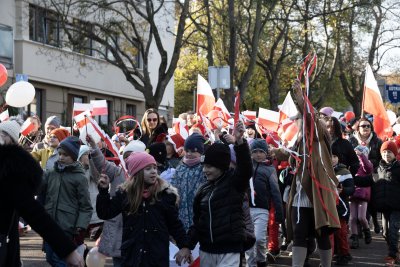 Niepodległość świętowali również przedstawiciele orłowskiego Klubu Seniora oraz przewodnicząca Rady Miasta Joanna Zielińska.