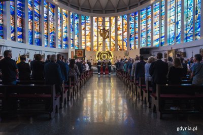Uroczysta msza święta z okazji Święta Morza w kościele pw. Matki Bożej Nieustającej Pomocy i Św. Piotra Rybaka z udziałem asysty honorowej oraz kampanii reprezentacyjnej odbyła się w piątek, 23 czerwca. Fot. Mateusz Dietrich