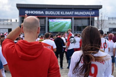 Mieszkańcy zachodniej części Gdyni we wtorek kibicowali Polakom w strefie w Chwarznie-Wiczlinie, fot. Kamil Złoch