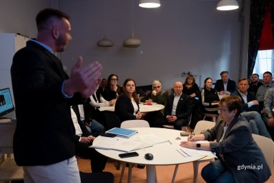 Obrady Rady Dzielnicy Chylonia z udziałem m.in. prezydent Gdyni (fot. Natalia Kawalerowicz)