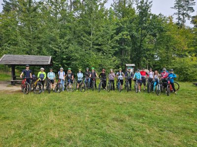 „Jak szkoła, to dwa koła”, uczestniczy kampanii podczas wycieczki rowerowej, mat. Gdynia Moblina