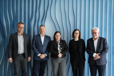 Spotkanie z biznesem - z przedstawicielami Morskiej Agencji Gdynia. Na zdjęciu od lewej: Prezes zarządu Pracodawcy Pomorza Tomasz Limon, prezes Morskiej Agencji Gdynia Michał Śmigielski, prezydent Gdyni Aleksandra Kosiorek, z-ca naczelnika wydziału Polityki Gospodarczej UM Justyna Patyk, wiceprezes Morskiej Agencji Gdynia Krzysztof Laskowski (Fot. Dorota Patzer)