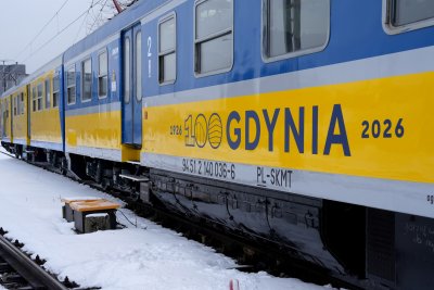 Wagon jubileuszowego pociągu nawiązujący do stulecia Gdyni (fot. Mirosław Pieślak/PKP SKM)