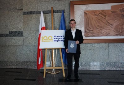 Architekt Maciej Kwaśniewski wygrał konkurs na logo stulecia Akademii Marynarki Wojennej // fot. materiały prasowe AMW