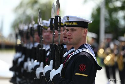 Kompania Reprezentacyjna Marynarki Wojennej podczas obchodów Międzynarodowego Dnia Uczestników Misji Pokojowych ONZ oraz Dnia Weterana Działań poza Granicami Państwa (zdjęcie archiwalne z 2022 r., fot. Michał Puszczewicz)