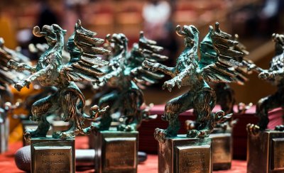 Gryfy – statuetki Pomorskiej Nagrody Artystycznej // fot. Karol Stańczak