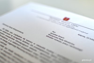 List prezydenta Wojciecha Szczurka do wicepremiera Jarosław Gowina. Fot. Sławomir Okoń