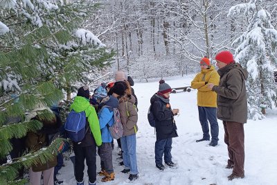 Gdyńska młodzież podczas zeszłorocznej Akcji Zima w Gdyni w Leśnym Ogródzie Botanicznym Marszewo (fot. Katarzyna Balcerzak)