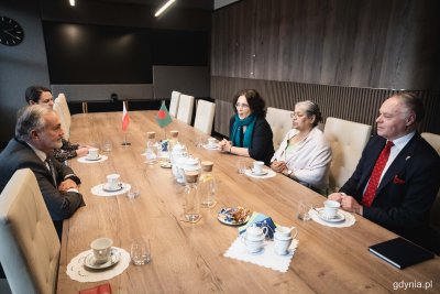 Jej Ekscelencja Sultana Laila Hossain, ambasador Ludowej Republiki Bangladeszu w Polsce, spotkała się z prezydentem Gdyni Wojciechem Szczurkiem // fot. Kamil Złoch