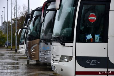 Przewoźnicy autokarowi w środę, 14 października wyjechali na ulice Trójmiasta w ramach protestu, fot. Marcin Mielewski