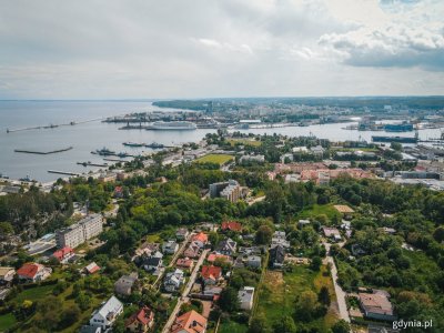 Wspólnie z Marynarką Wojenną RP, Akademią Marynarki Wojennej, PKP PLK, SKM i Stocznią Marynarki Wojennej gdyński samorząd pracuje nad projektem, który umożliwi poprowadzenie linii kolejowej do północnych dzielnic Gdyni - z Gdyni Głównej na Oksywie i z Rumi na Oksywie. , fot. Marcin Mielewsk