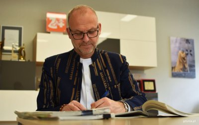 Michał Guć, wiceprezydent Gdyni ds. innowacji, podpisał w ubiegłym tygodniu umowę na realizację projektu „Innowacje na ludzką miarę 2. Rozwój mikroinnowacji w temacie włączenia społecznego” // fot. Marcin Mielewski