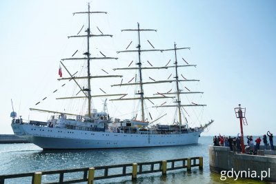 „Dar Młodzieży” wypłynął w kolejny rejs szkoleniowy (fot. Magdalena Starnawska)