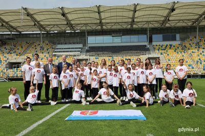 Multimedalistki w fitnessie sportowym spotkały się z prezydentem Wojciechem Szczurkiem i wiceprezydentem Bartoszem Bartoszewiczem // fot. M. Kozłowski