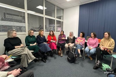 Na zdjęciu m.in.: wiceprezydentka Gdyni Oktawia Gorzeńska, radna Agnieszka Tokarska wraz z członkinami Gdyńskiej Rady Kobiet (fot. Magdalena Starnawska)