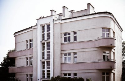 Modernizm, Dom wielorodzinny Opolanka w Gdyni, widok z zewnątrz