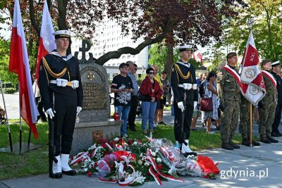 Uroczystości upamiętniające bohaterów powstania warszawskiego rozpoczną się 1 sierpnia o godz. 10:00 pod pomnikiem Armii Krajowej (fot. Magdalena Czernek, zdjęcie archiwalne)