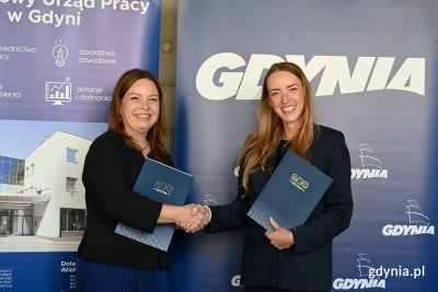Dokument podpisały Oktawia Gorzeńska, wiceprezydentka Gdyni oraz dr Maja Głuchowska-Wójcicka, dziekan Wydziału Prawa i Administracji Uniwersytetu WSB Merito w Gdańsku (fot. Zofia Marczak)