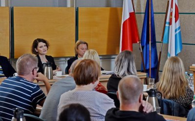 Szwedzka delegacja wysłuchała wiceprezydent Gdyni Katarzyny Gruszeckiej-Spychały oraz dyrektor ZBiLK, Izabeli Erecińskiej, fot. Kamil Złoch