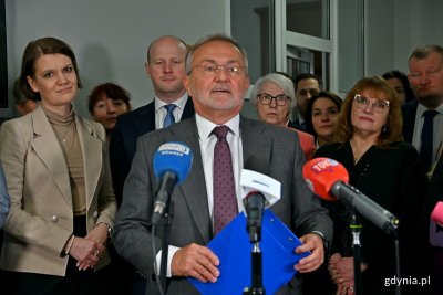 Prezydent Gdyni Wojciech Szczurek podczas briefingu na temat planów na stulecie Gdyni // fot. Magdalena Czernek
