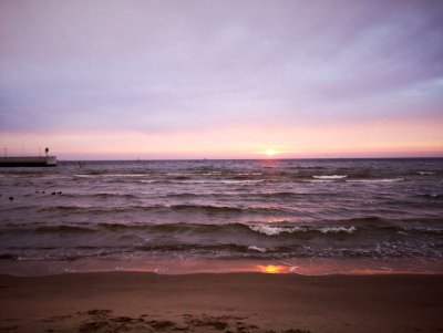 Wschód Słońca widziany z plaży Śródmieście/ot. Karolina Szypelt