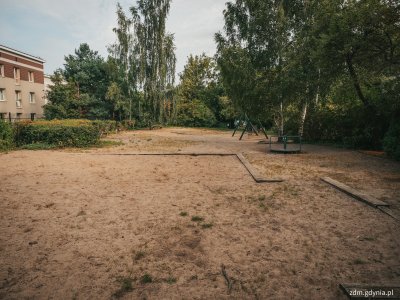 Tak dziś wygląda teren przy ul. Biskupa Dominika 29a-33a. Już wkrótce przejdzie kompleksową metamorfozę (fot. Marcin Mielewski)