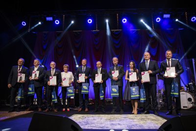 Wyróżnienie dla Gdyni w kategorii „Miasta na prawach powiatu” odebrał wiceprezydent Marek Łucyk. // fot. R5films.com,mat. prasowe