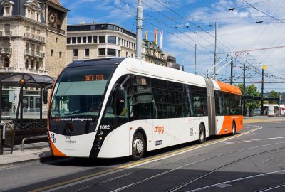 Genewski trolejbus na Placu de Bel-Air (źrodło Place de Bel-Air)