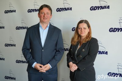 Na zdjęciu (od lewej): pełnomocnik ds. rad dzielnic Paweł Korycki i prezydent Gdyni Aleksandra Kosiorek (fot. Natalia Kawalerowicz)