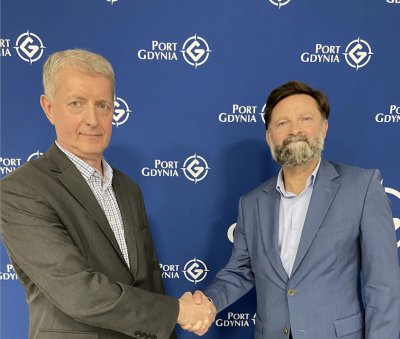 Od lewej: nowy wiceprezes Portu Gdynia Walery Tankiewicz i prezes Portu Gdynia Piotr Gorzeński (fot. Port Gdynia)