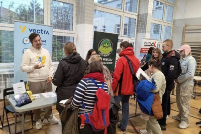 Październikowa edycja Dzielnicowych Targów Pracy na Oksywiu przyciągnęła ponad 150 osób (fot. Powiatowy Urząd Pracy w Gdyni)