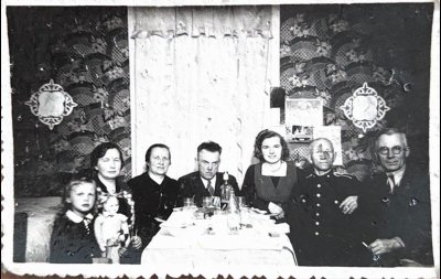 Przechodzień natknął się na zdjęcie, które prawdopodobnie ktoś zgubił podczas silnego wiatru (Fot. Komenda Morskiego Oddziału Straży Granicznej)