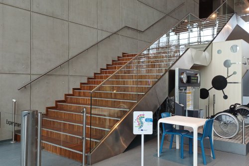 Naklejka NFC w ramach programu SPINE w Centrum Experyment  w Gdyni (fot. Gdynia Mobilna) 