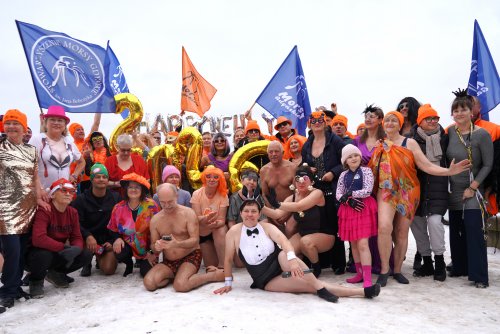 Kąpiel noworoczna gdyńskich morsów (fot. Aneta Marczak)