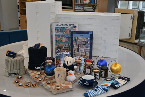 Pomysły na gwiazdkowe prezenty prosto z Gdyni, z Miejskiej Informacji Turystycznej (fot. Dorota Patzer)