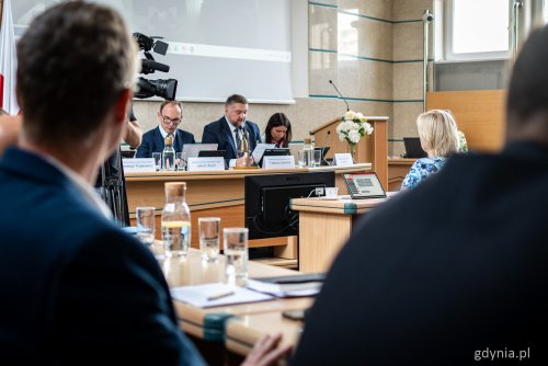 Radni Gdyni ponownie zasiedli w ławach 27 sierpnia (fot. Kamil Złoch)