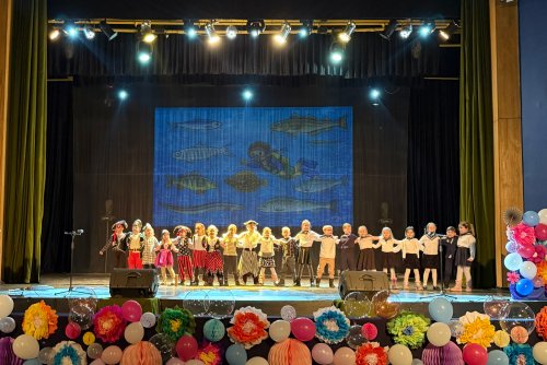 Ahoj, Gdynio! Przedszkolaki świętowały 100. urodziny miasta. Na zdjęciu występ dzieci z Przedszkola nr 60 (fot. Katarzyna Balcerzak)