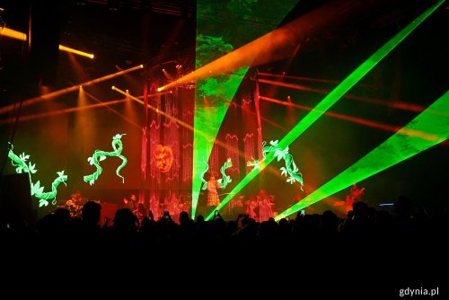 Koncert Eryki Badu w Polsat Plus Arenie Gdynia to nie tylko spora dawka dobrej muzyki, ale i wizualne show (fot. Magdalena Czernek)